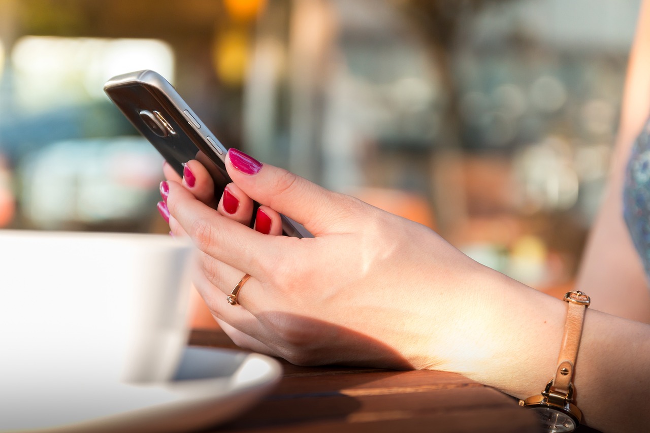 Hoe verlaat ik het menu om te bellen op mijn telefoon?