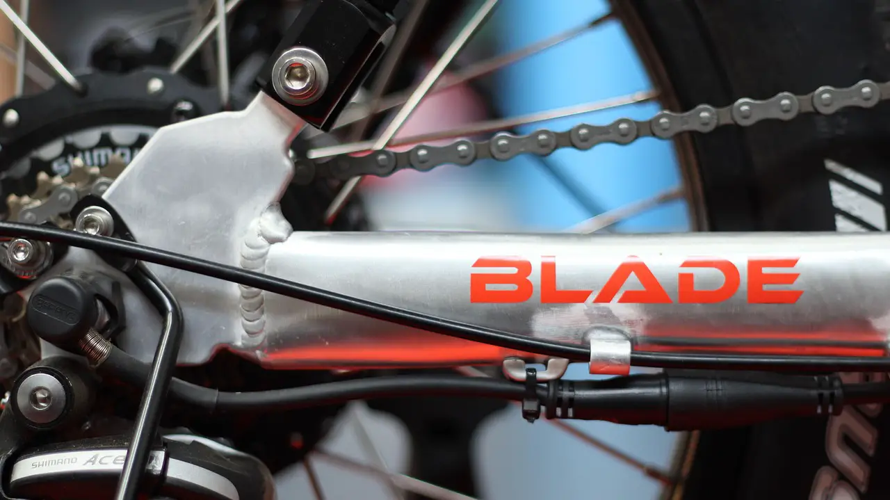 Waarom valt het display van mijn ebike uit bij knopdruk?