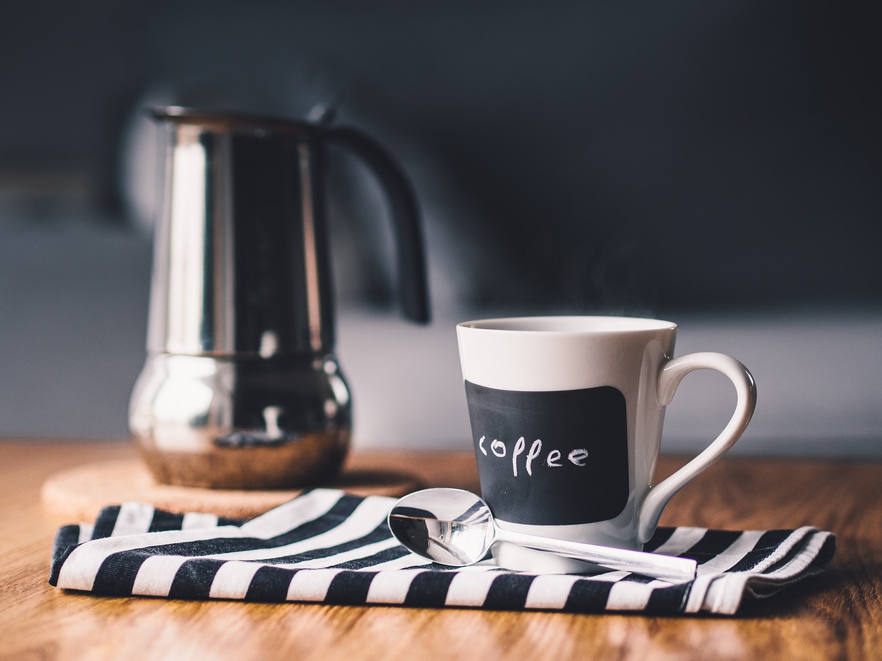 Waarom maakt mijn Miele koffieautomaat type 6160 krakende geluiden?