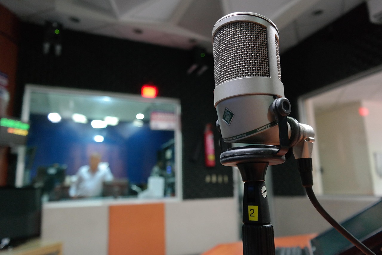 Waar vind ik een Nederlandse handleiding voor noodradio XSY330?
