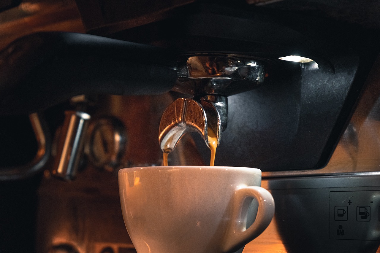 Waarom doseert mijn machine geen water na reinigen voor koffie?