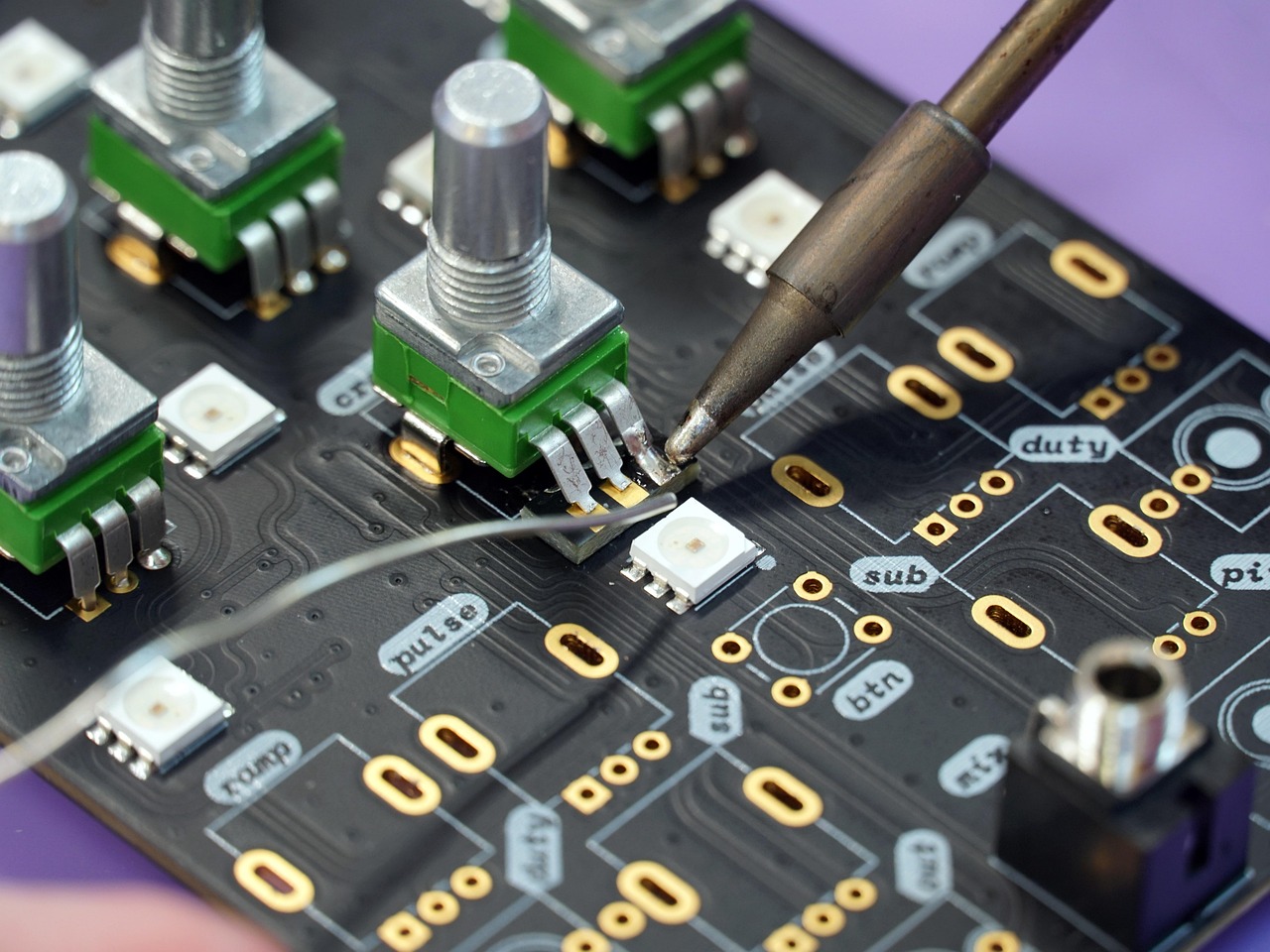 Waar vind ik de Nederlandse handleiding voor de Hakko FX-972?
