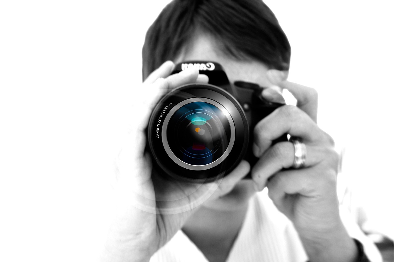 Kun je een camera op meerdere accounts tegelijk bekijken?