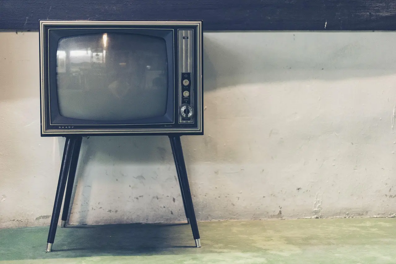 Waarom gaat mijn tv niet naar het programma bij aanzetten?